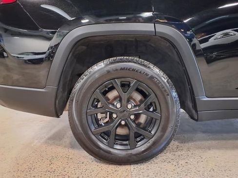 Used 2024 Jeep Grand Cherokee L Laredo AWD/4WD image 11