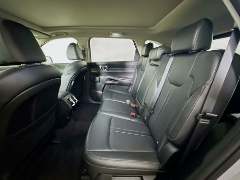 Used 2024 Kia Sorento S w/ Panoramic Sunroof Package FWD image 28