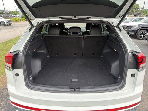 Certified 2021 Volkswagen Atlas Cross Sport SE w/ Panoramic Sunroof Package FWD image 29