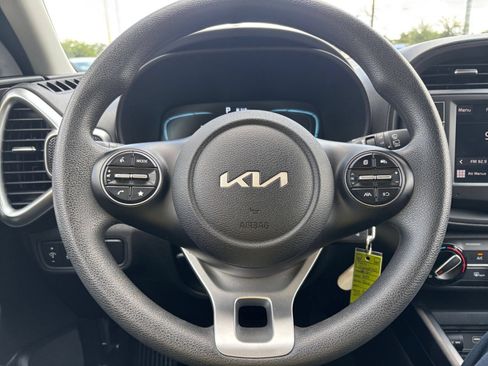 Used 2025 Kia Soul LX w/ LX Technology Package FWD image 25