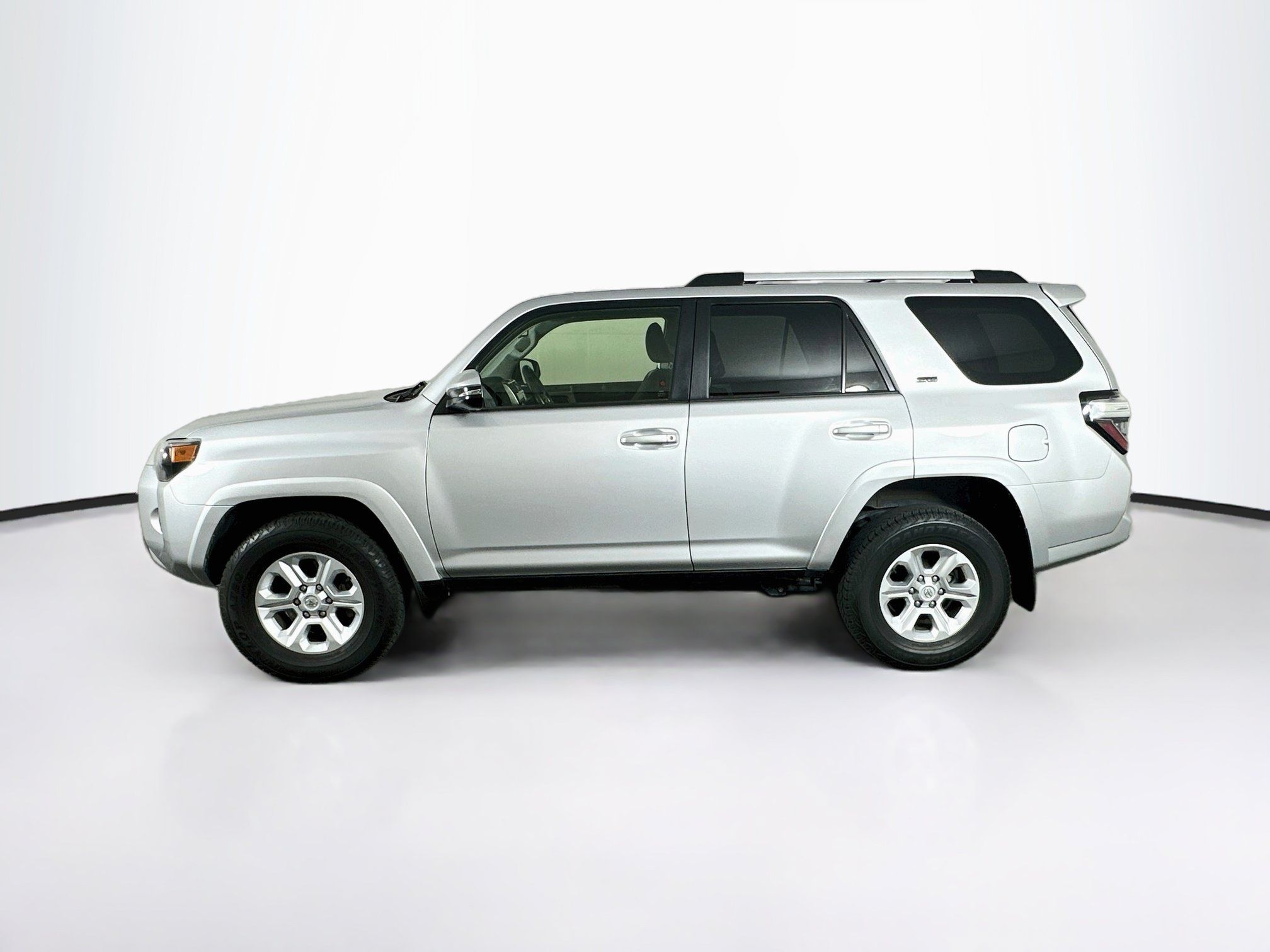 Used 2023 Toyota 4Runner SR5 Premium w/ Moonroof Package AWD/4WD image 4