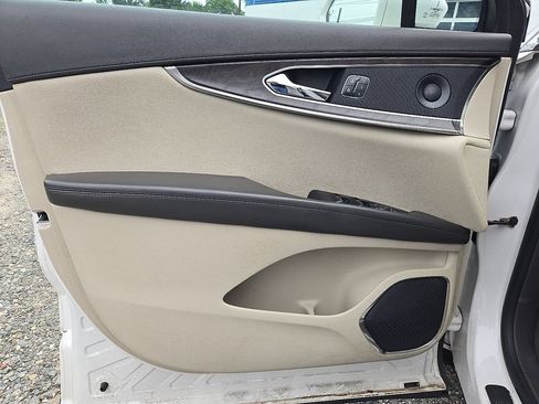 Used 2019 Lincoln Nautilus Reserve AWD/4WD image 18