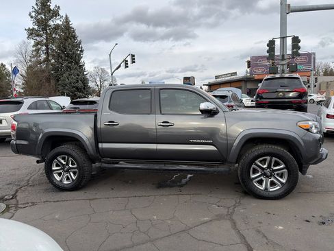 Used 2016 Toyota Tacoma Limited image 7