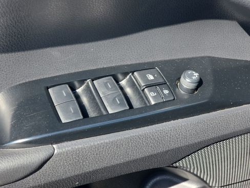 Used 2025 Toyota Camry SE FWD image 27