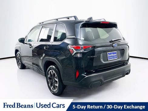 Used 2025 Subaru Forester Premium image 6