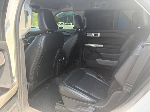 Used 2022 Ford Explorer Limited RWD image 12