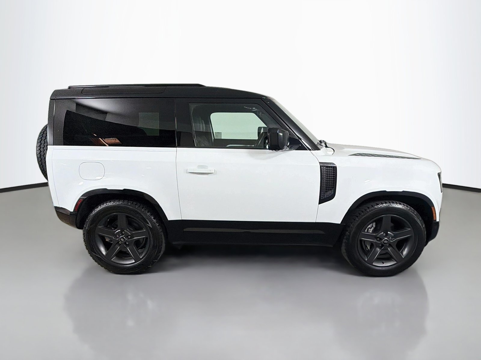 Used 2024 Land Rover Defender 90 X-Dynamic SE AWD/4WD image 6