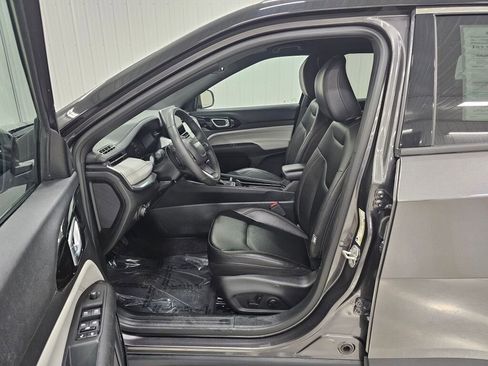 Used 2024 Jeep Compass Limited image 12