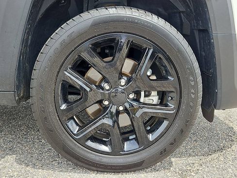 Used 2023 Jeep Renegade Altitude w/ Sun/Sound Group AWD/4WD image 8