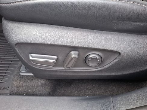 Certified 2025 Toyota Highlander XSE AWD/4WD image 11