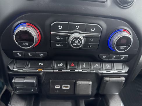 Used 2021 Chevrolet Silverado 1500 High Country w/ Z71 Off-Road Package image 25