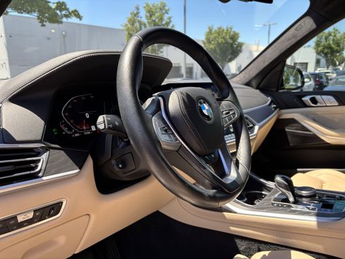 Used 2022 BMW X7 xDrive40i w/ Premium Package AWD/4WD image 16