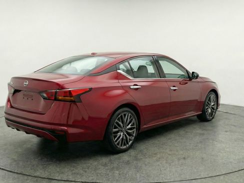 Used 2025 Nissan Altima 2.5 SV image 9