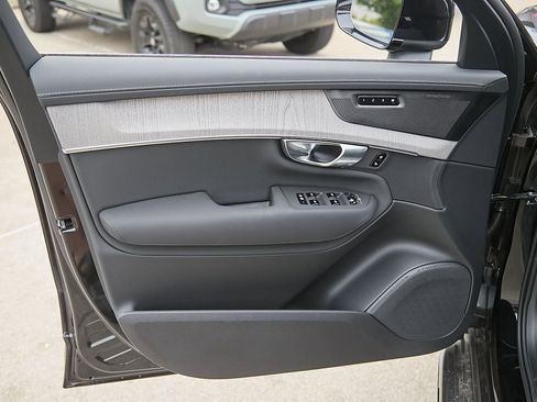 New 2025 Volvo XC90 B6 Ultra w/ Protection Package image 10