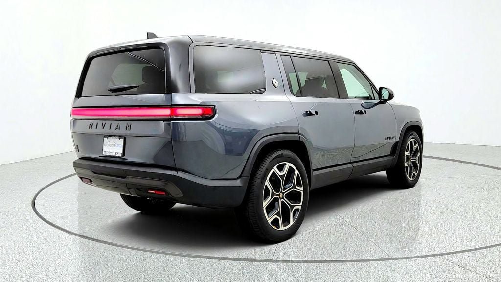 Used 2025 Rivian R1S Adventure Dual AWD/4WD image 5