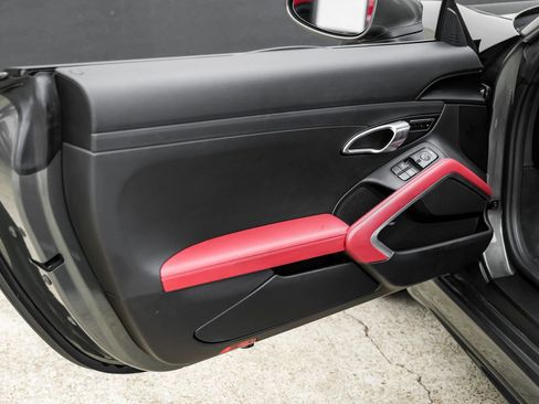 Used 2021 Porsche 718 Boxster S RWD image 45