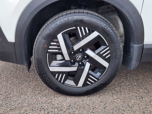 Certified 2025 Nissan Kicks SV FWD image 9