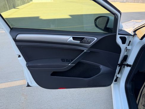 Used 2016 Volkswagen Golf S FWD image 9