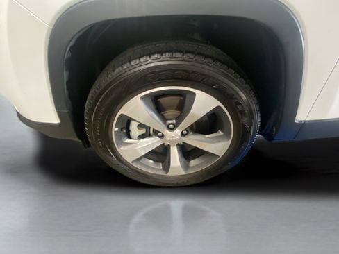 Used 2022 Jeep Cherokee Limited AWD/4WD image 28