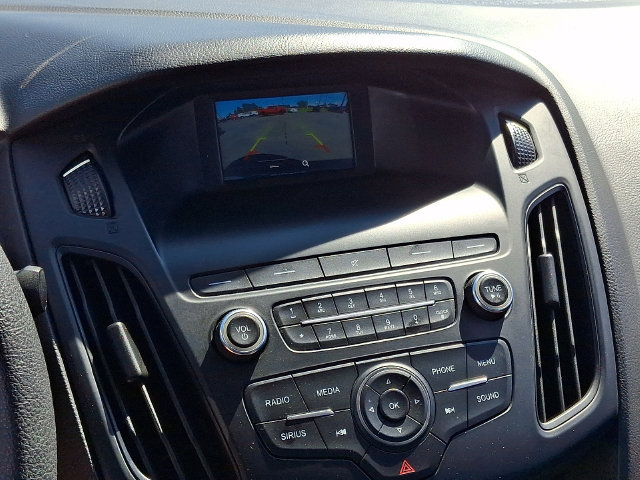 Used 2018 Ford Focus SE w/ SE Appearance Package FWD image 17