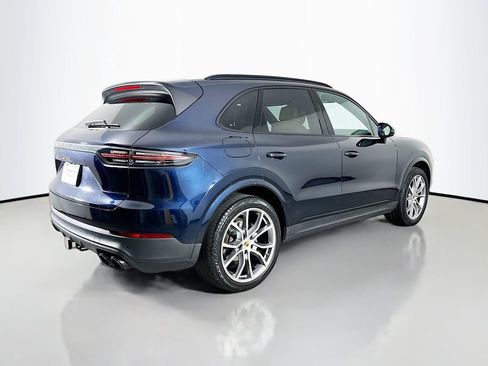 Certified 2022 Porsche Cayenne Platinum Edition image 9