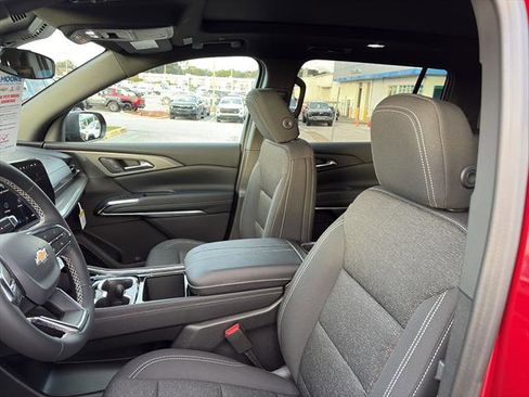 New 2026 Chevrolet Traverse LT w/ Sun and Wheel Package FWD image 15