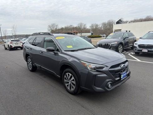 Used 2025 Subaru Outback Premium image 3