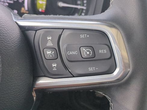 Used 2025 Jeep Wrangler Unlimited Sahara AWD/4WD image 28