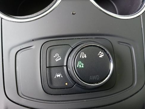 Used 2024 GMC Terrain SLE AWD/4WD image 24