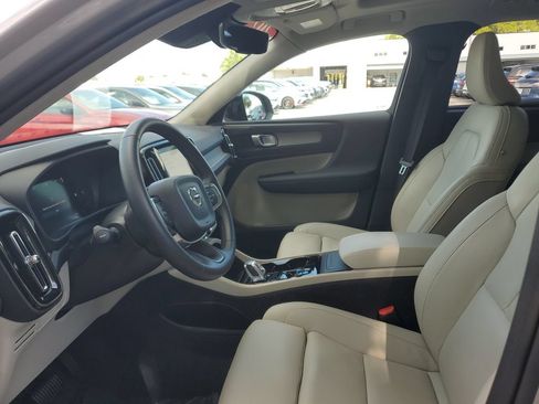 Used 2025 Volvo XC40 B5 Plus AWD/4WD image 24