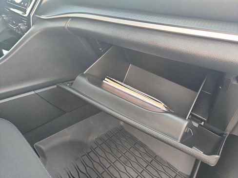 Used 2025 Jeep Grand Cherokee Laredo X image 28