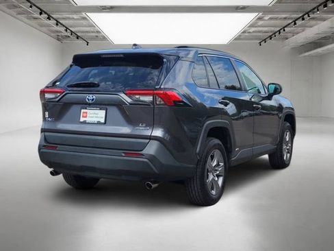 Used 2022 Toyota RAV4 LE AWD/4WD image 6