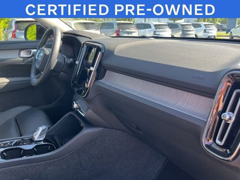 Certified 2025 Volvo XC40 B5 Plus AWD/4WD image 20