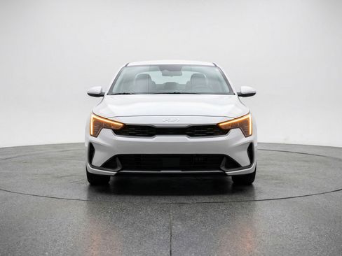 Used 2025 Kia K4 LXS image 2