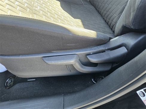 Used 2022 Nissan Kicks SV image 18