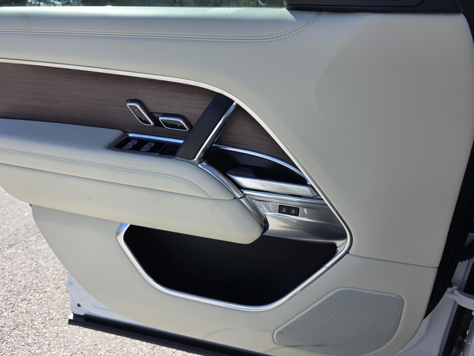 New 2026 Land Rover Range Rover SE AWD/4WD image 17