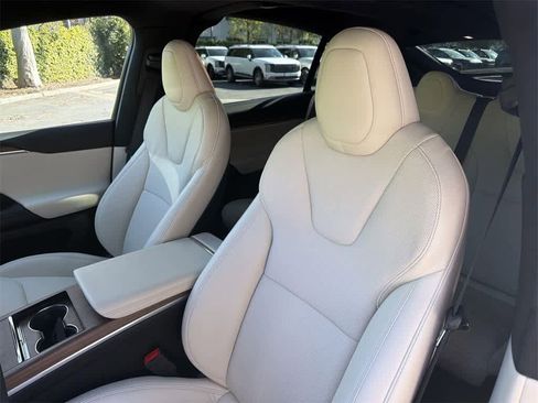 Used 2022 Tesla Model X image 24