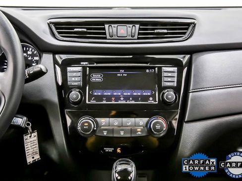 Used 2020 Nissan Rogue S image 18