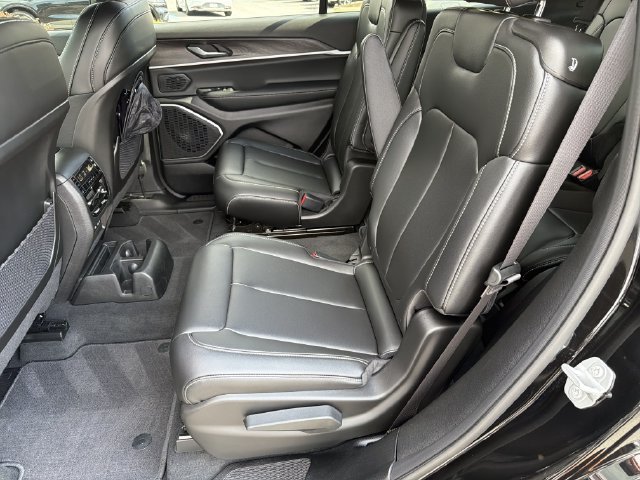 Used 2026 Jeep Grand Cherokee L Limited w/ Limited Altitude Package AWD/4WD image 23