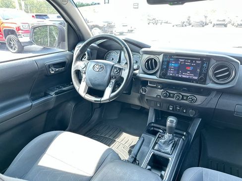 Used 2018 Toyota Tacoma TRD Sport RWD image 19