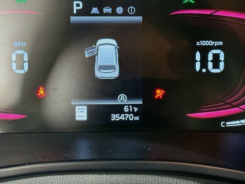 Used 2025 Kia Soul LX w/ LX Technology Package FWD image 18