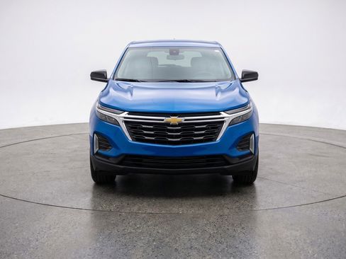 Used 2025 Chevrolet Equinox LT image 2