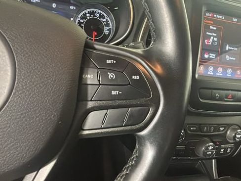 Used 2020 Jeep Cherokee Trailhawk w/ Cold Weather Group AWD/4WD image 17