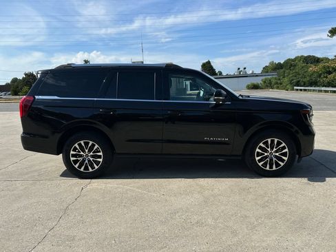 Used 2025 Ford Expedition Platinum AWD/4WD image 6