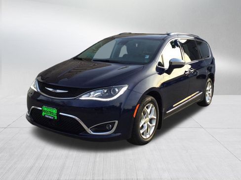Used 2020 Chrysler Pacifica Limited w/ Advanced Safetytec Group image 2