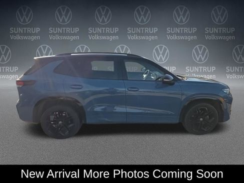 Used 2025 Volkswagen Tiguan SE R-Line image 3