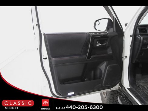 Used 2022 Toyota 4Runner TRD Off-Road Premium w/ Moonroof Package AWD/4WD image 4