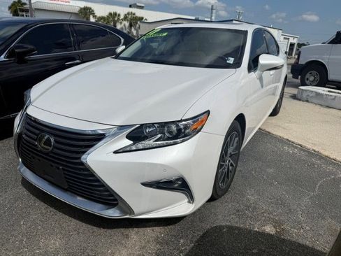 Used 2017 Lexus ES 350 w/ Navigation System Package image 3
