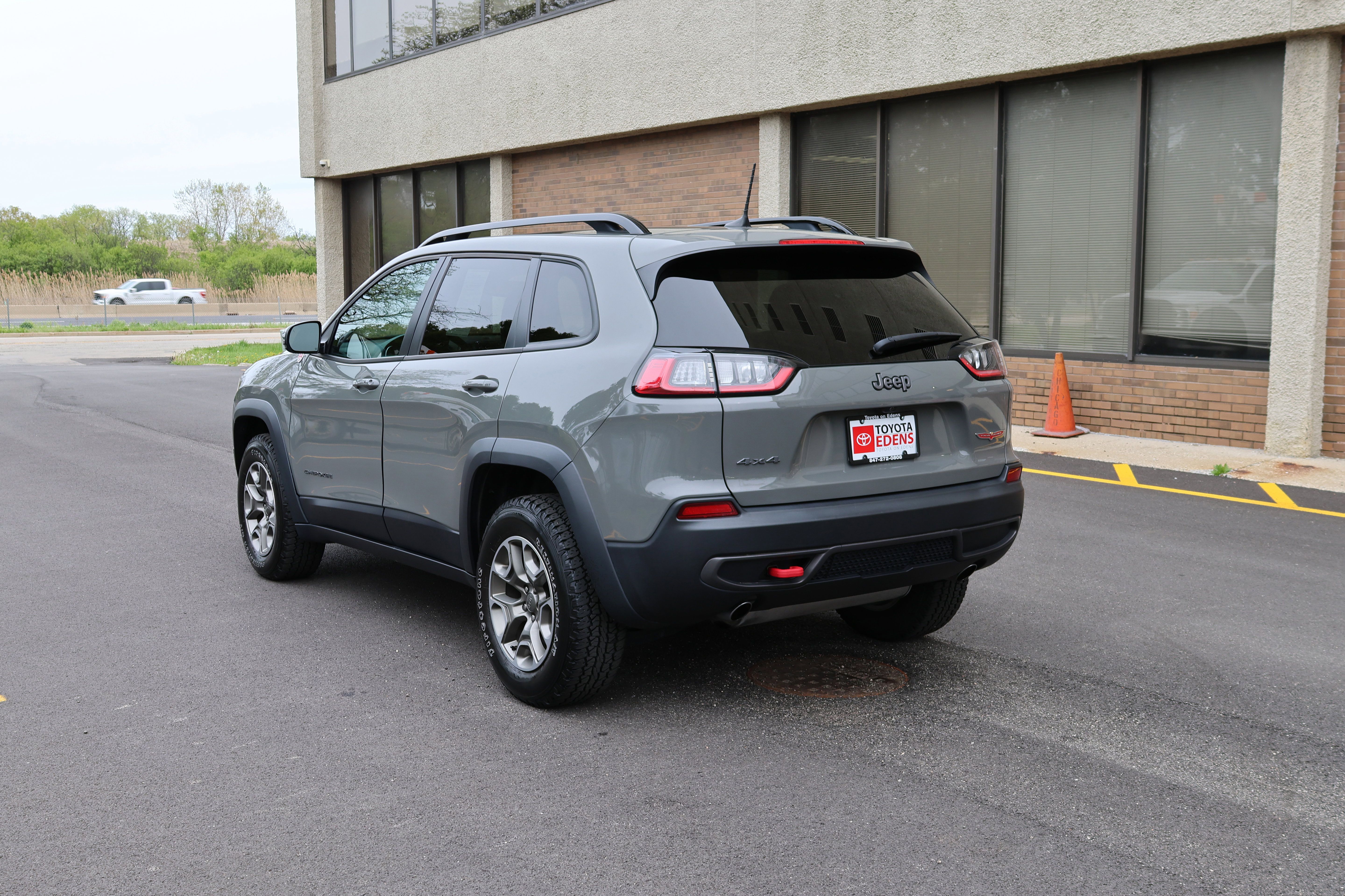 Used 2022 Jeep Cherokee Trailhawk AWD/4WD image 7