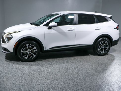 Used 2023 Kia Sportage EX image 10